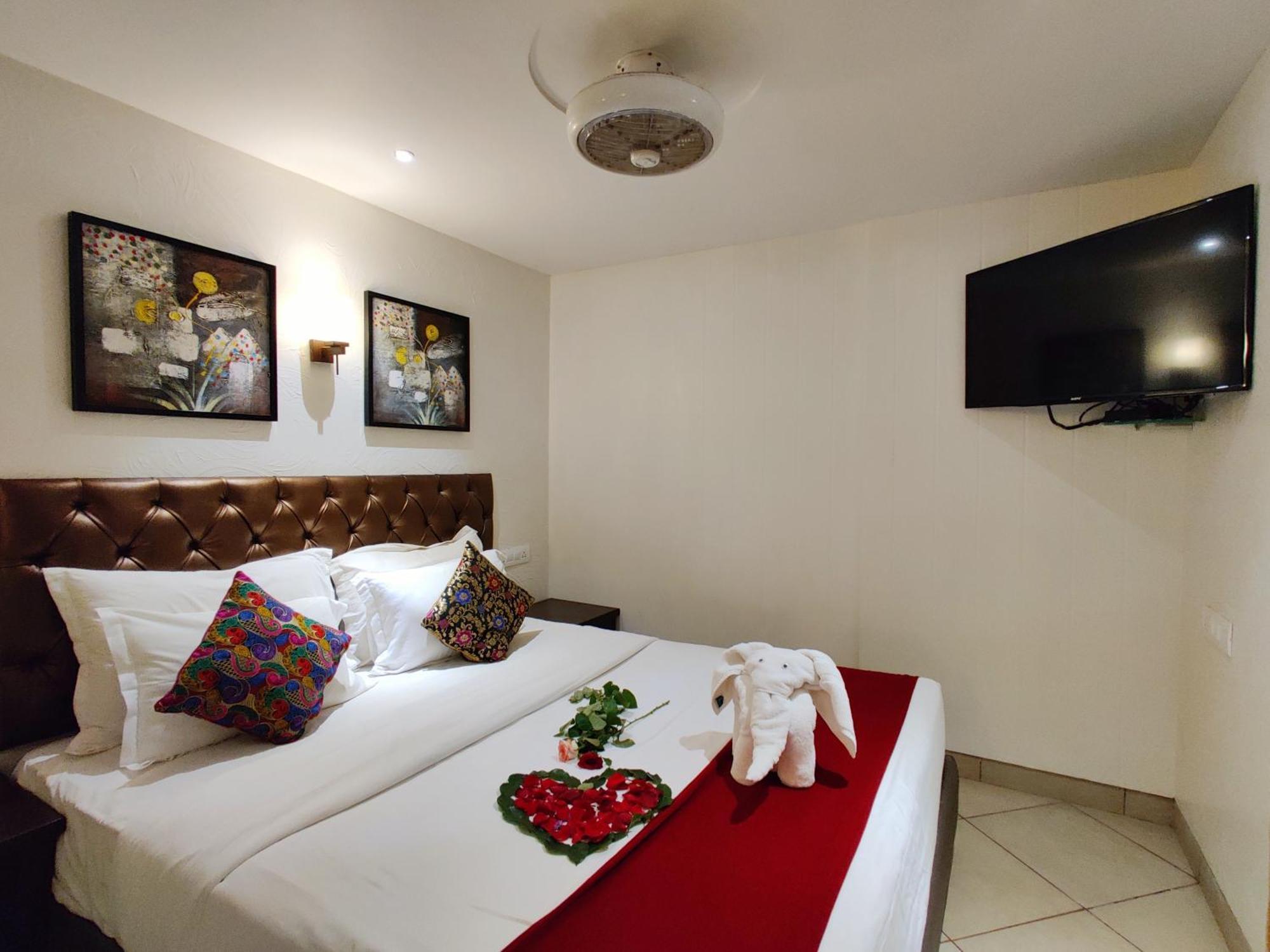 Misty Meadows, Lonavala Hotel ภายนอก รูปภาพ