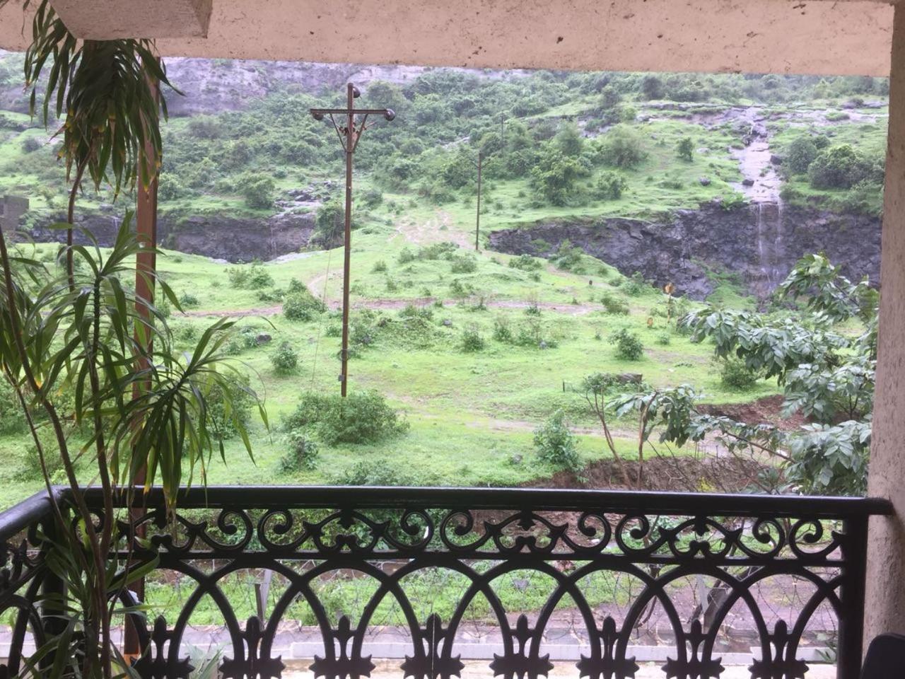 Misty Meadows, Lonavala Hotel ภายนอก รูปภาพ