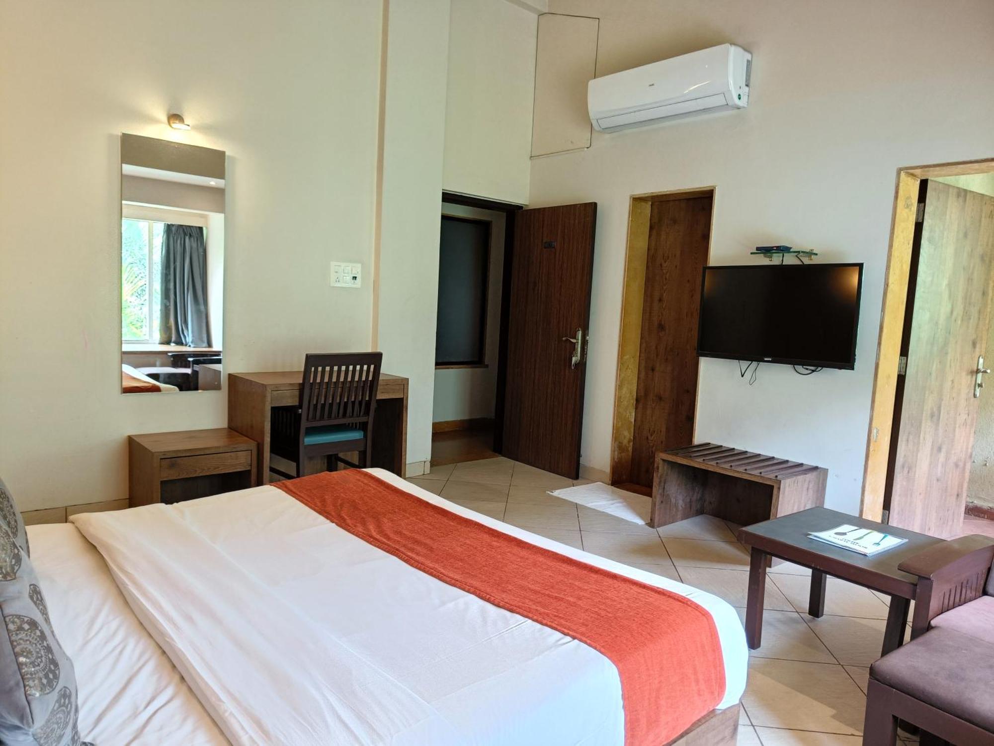 Misty Meadows, Lonavala Hotel ภายนอก รูปภาพ
