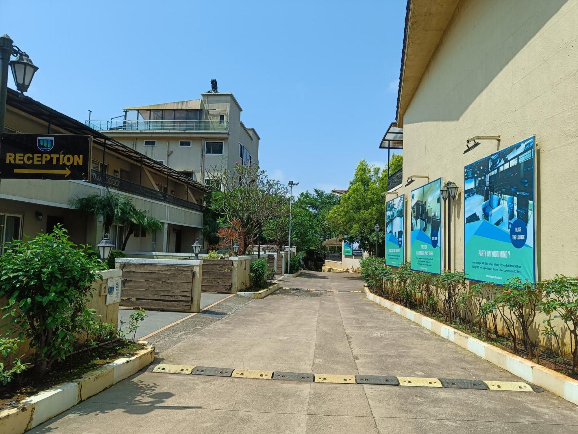 Misty Meadows, Lonavala Hotel ภายนอก รูปภาพ