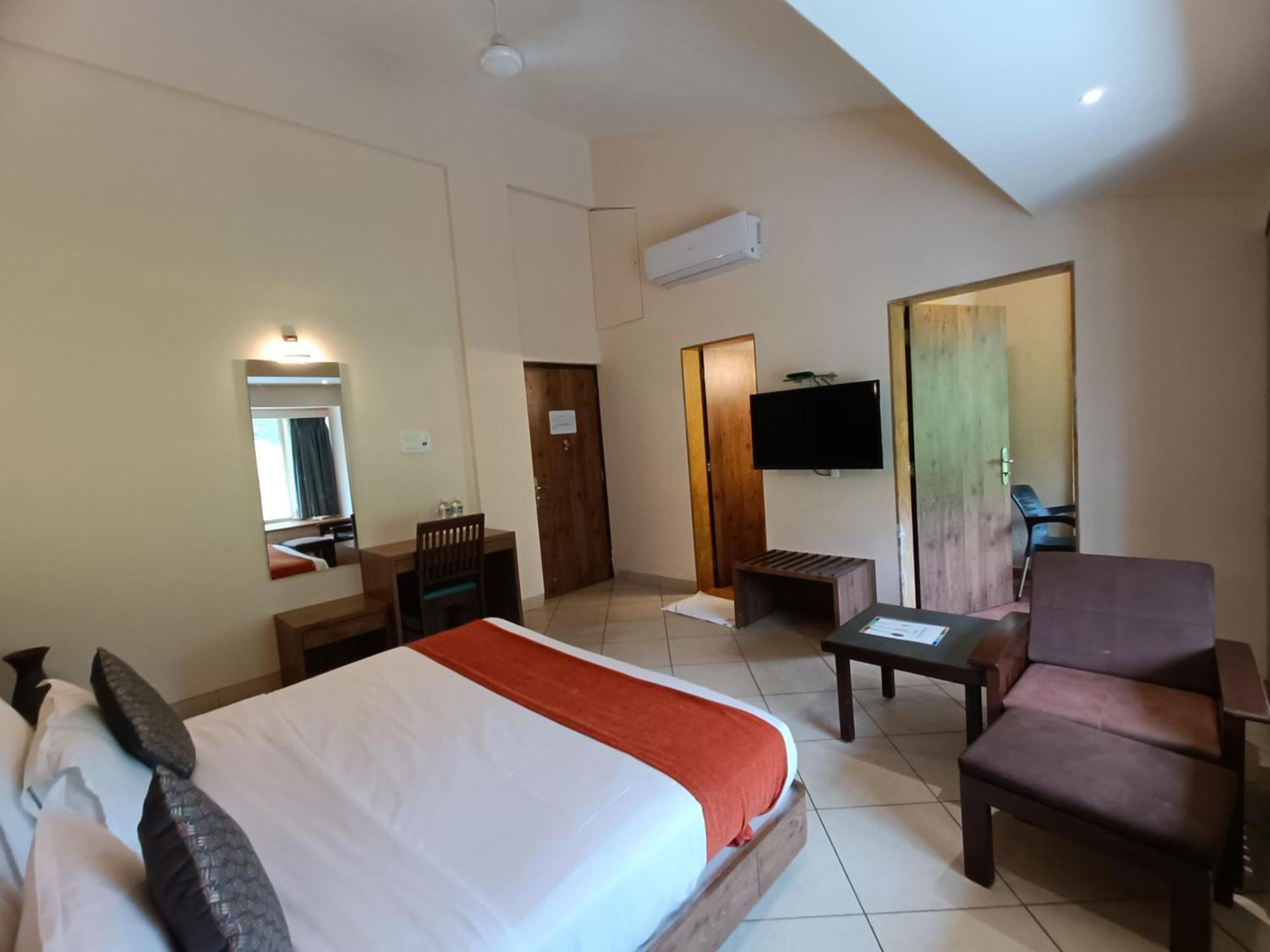Misty Meadows, Lonavala Hotel ภายนอก รูปภาพ