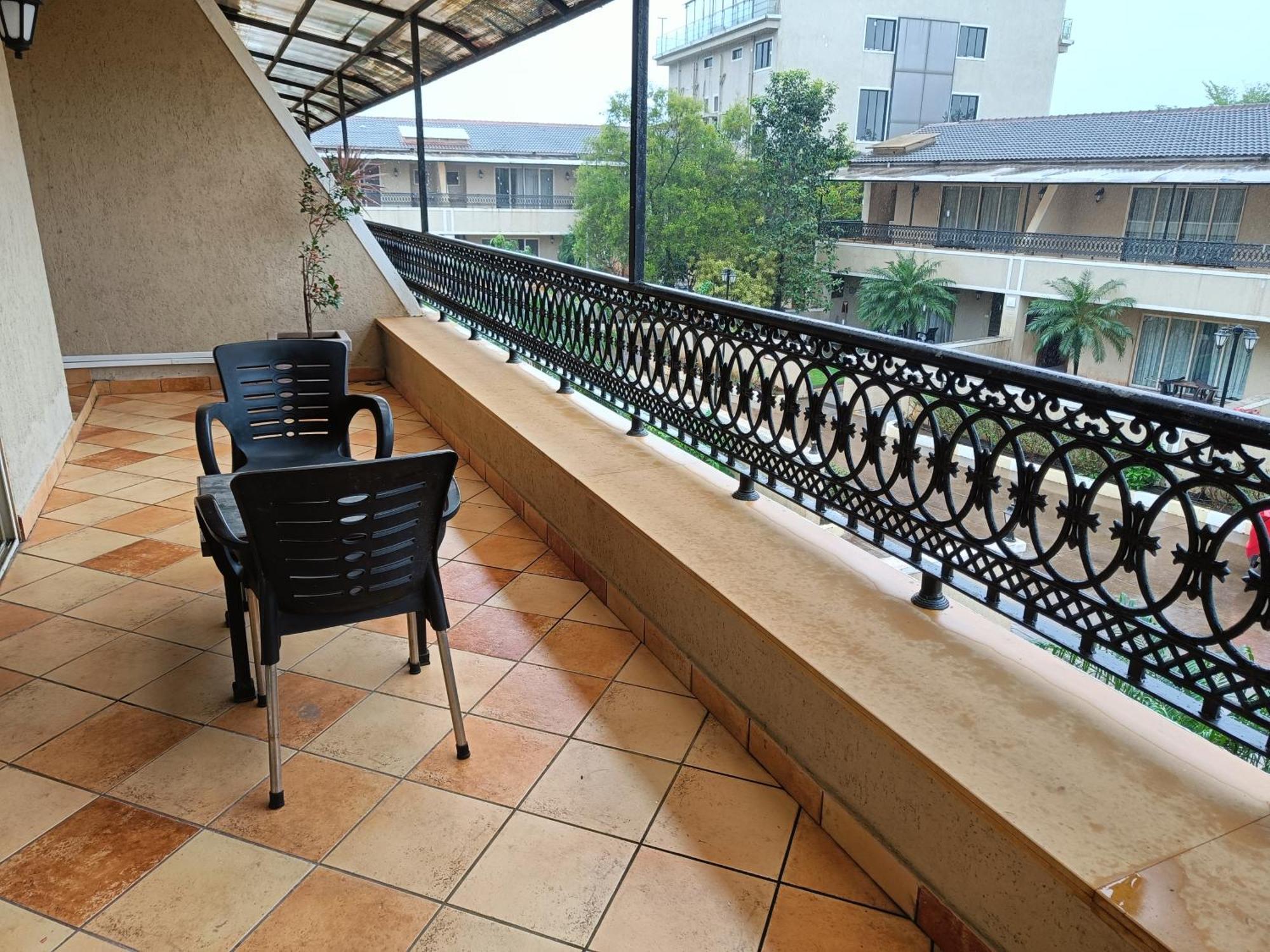 Misty Meadows, Lonavala Hotel ภายนอก รูปภาพ