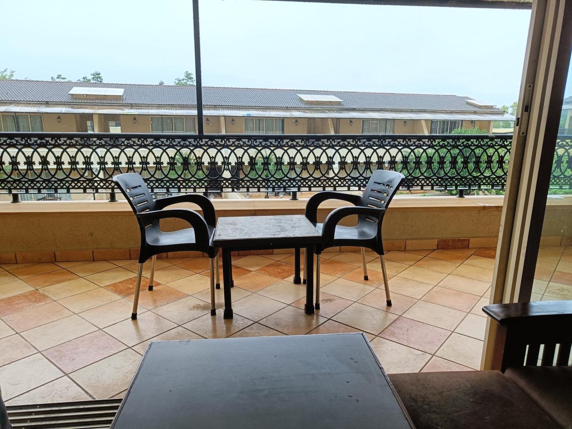 Misty Meadows, Lonavala Hotel ภายนอก รูปภาพ