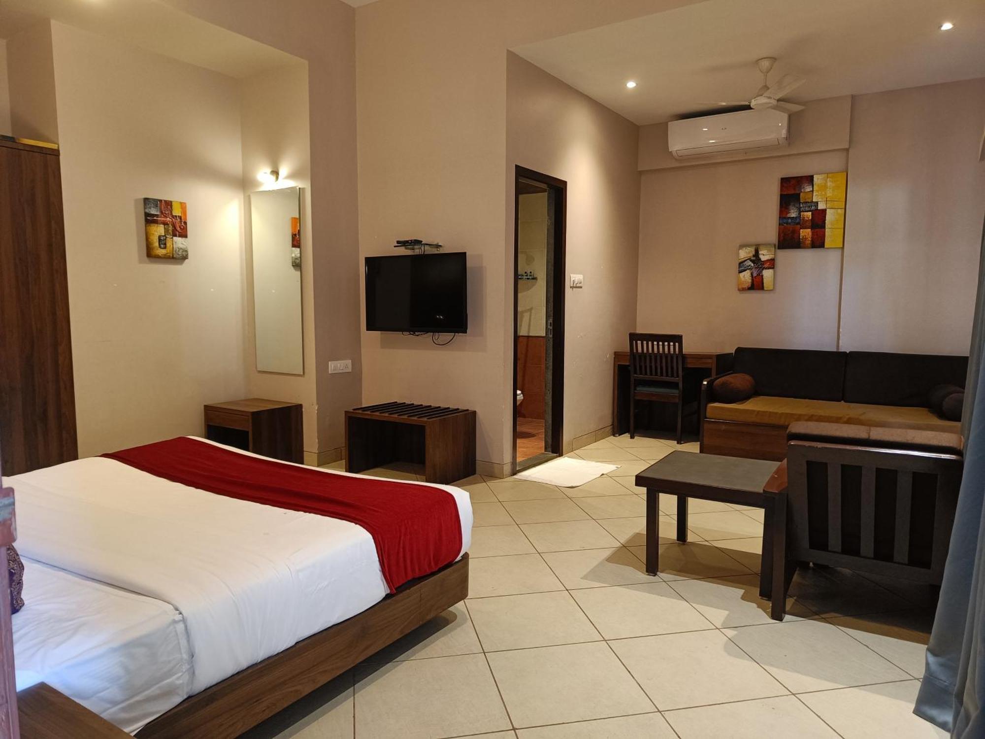 Misty Meadows, Lonavala Hotel ภายนอก รูปภาพ