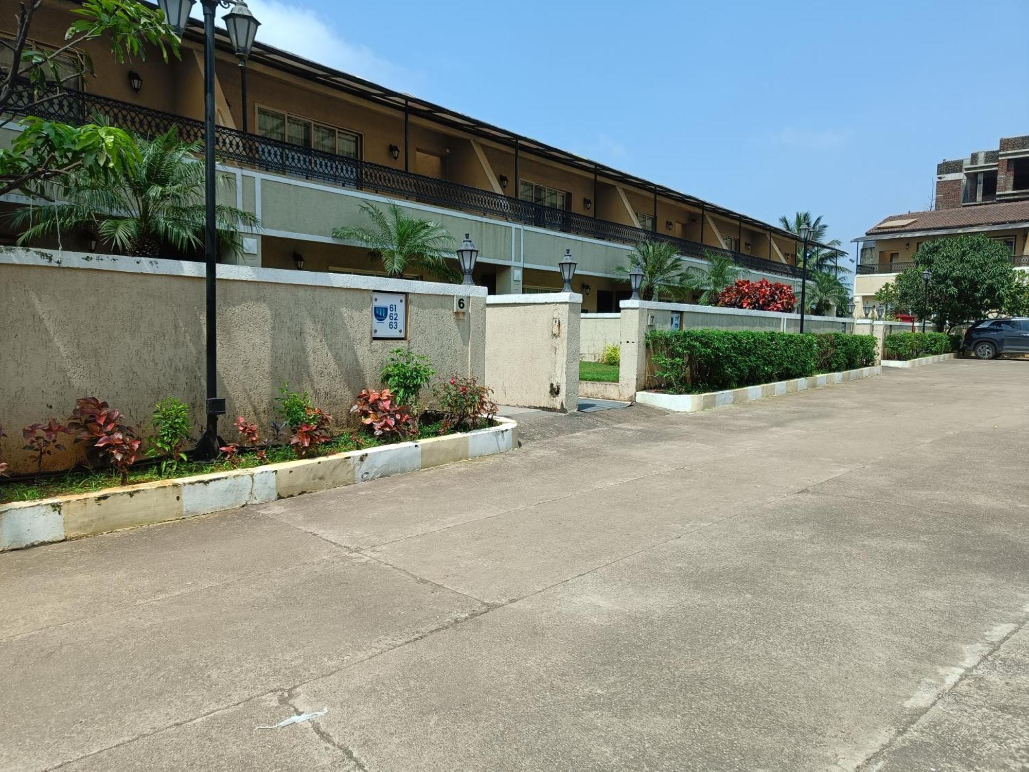 Misty Meadows, Lonavala Hotel ภายนอก รูปภาพ