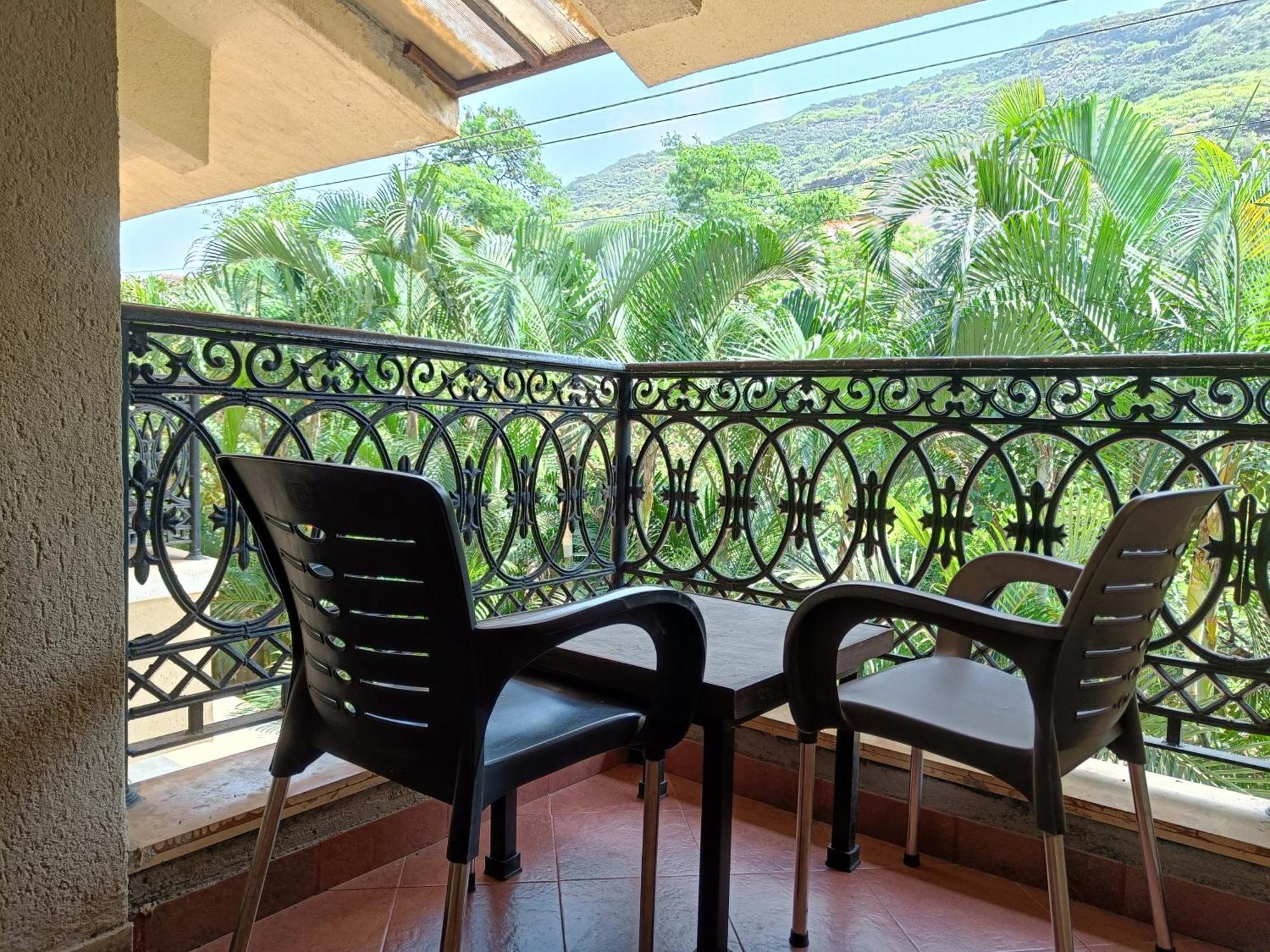 Misty Meadows, Lonavala Hotel ภายนอก รูปภาพ