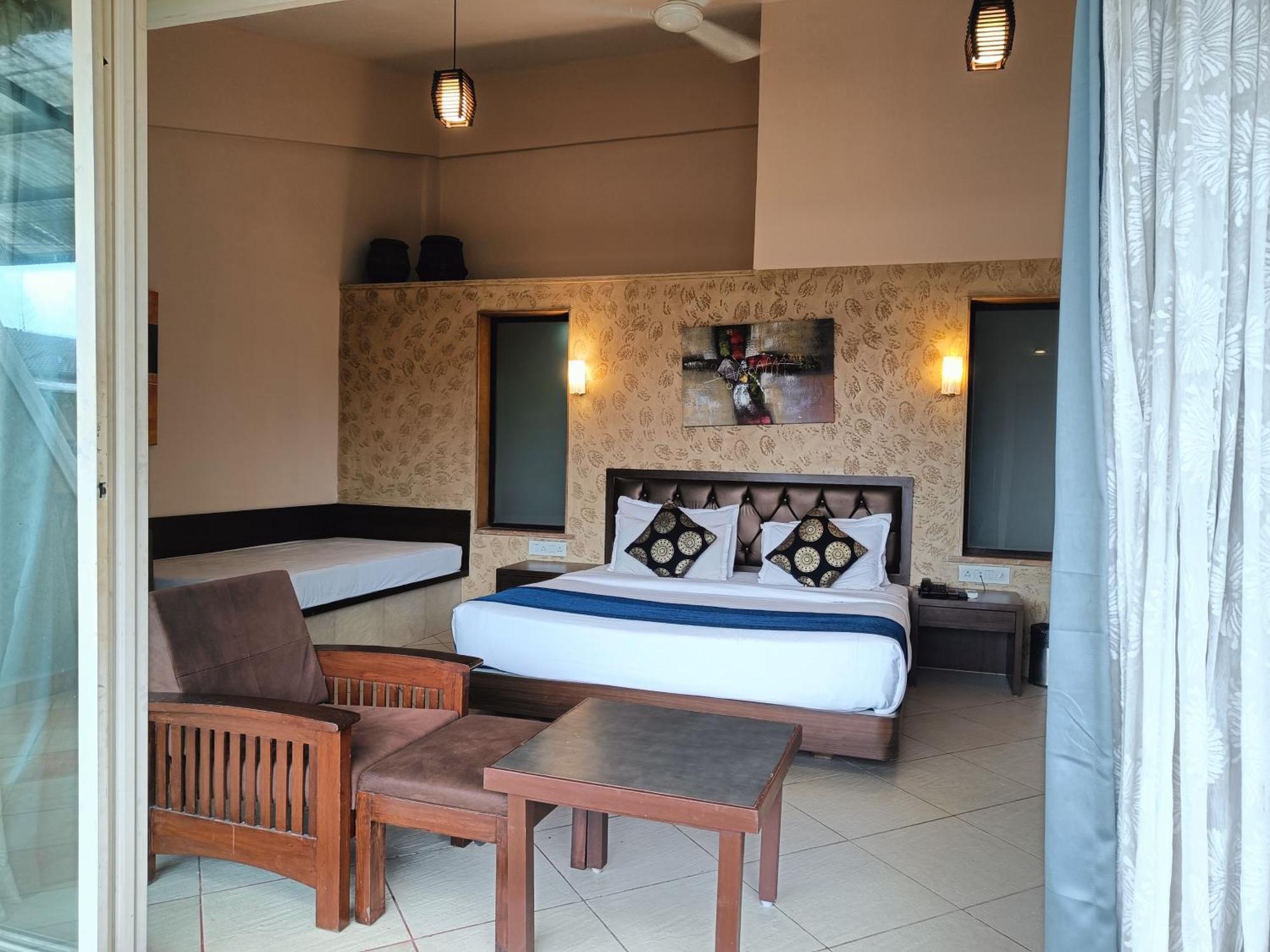 Misty Meadows, Lonavala Hotel ภายนอก รูปภาพ