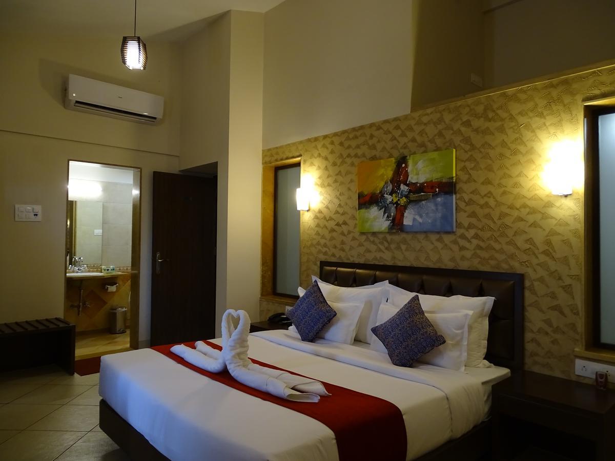 Misty Meadows, Lonavala Hotel ภายนอก รูปภาพ