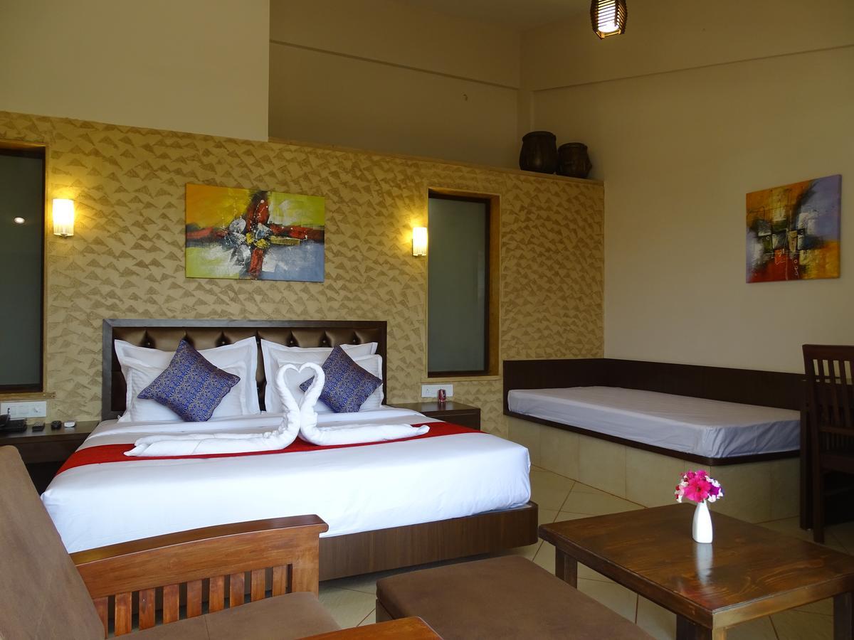 Misty Meadows, Lonavala Hotel ภายนอก รูปภาพ