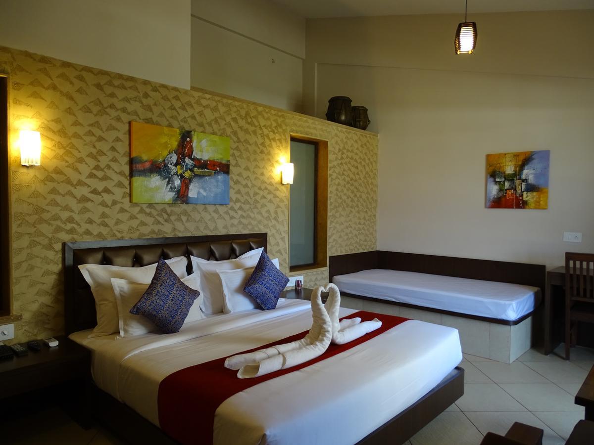Misty Meadows, Lonavala Hotel ภายนอก รูปภาพ